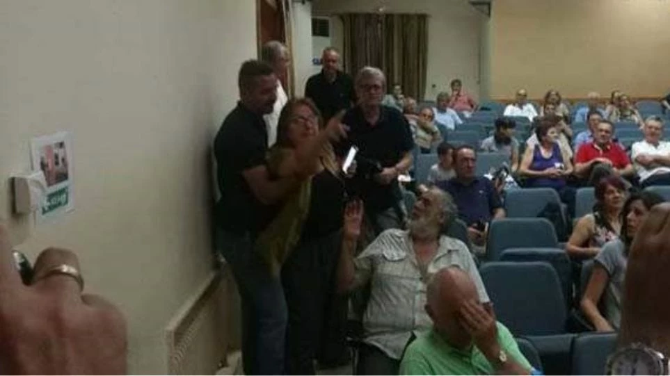 Τα… έψαλαν στον Πιτσιόρλα για τη Μακεδονία στη Λάρισα: «Προσβάλετε την ιστορία» (βίντεο)